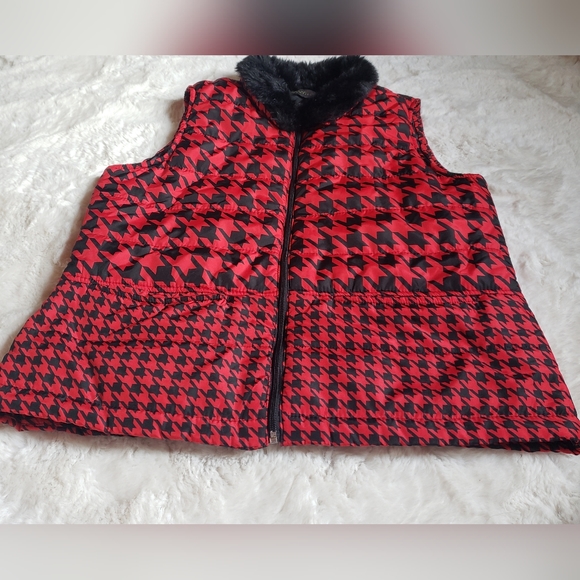 Casual Identity Puffer Vest - Red & Black Quilted Vest - Picture 4 of 9